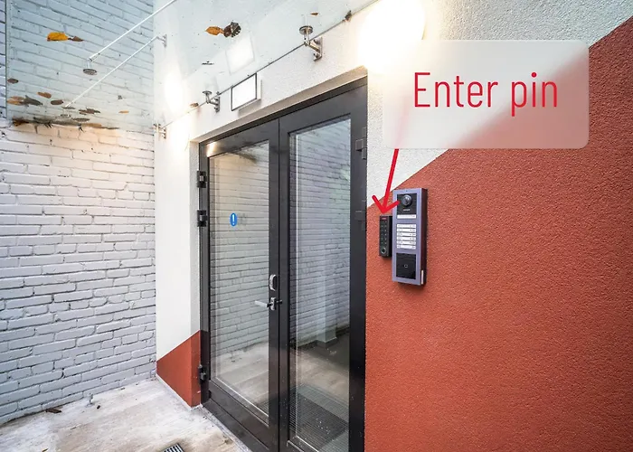 Airport-bus - 13 North - Family 9 *