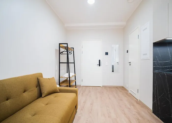 Airport-bus - 13 North - Family 9 *