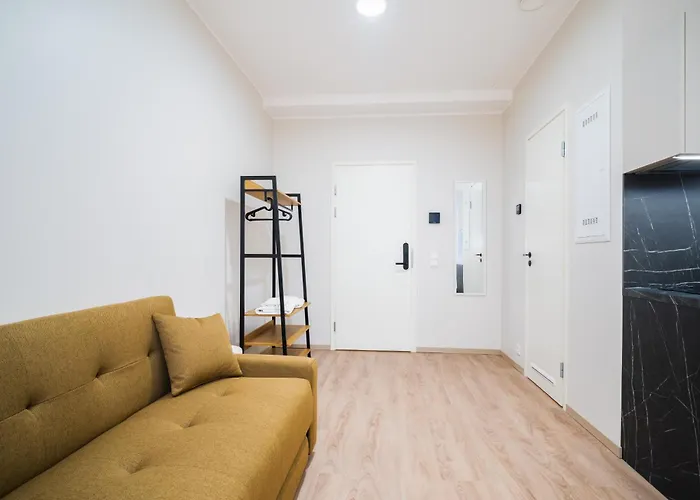 Airport-bus - 13 North - Family 9 塔林